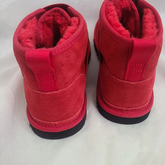 UGG Unisex Neumel ll Slipon in Red/Black Ankle Boots - Picture 4 of 7